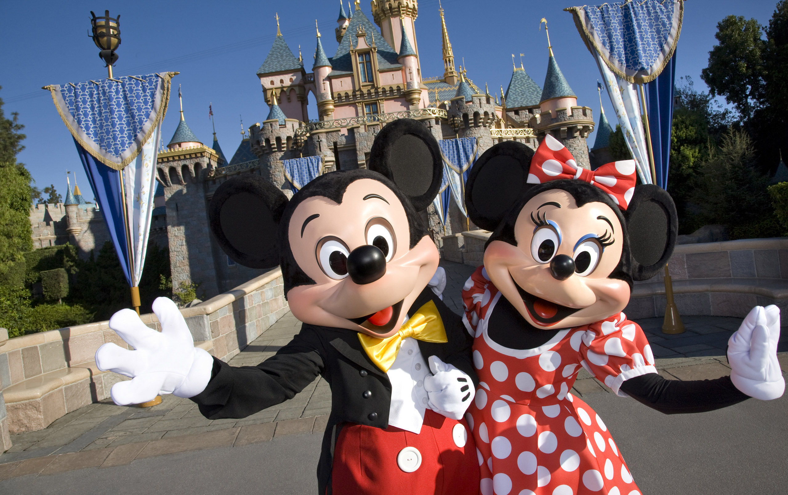 Headed-to-Disneyland-this-Spring-Grab-These-Deals-Before-You-Go-4f857bcba48a4f47ba8ff00da4a09ba5